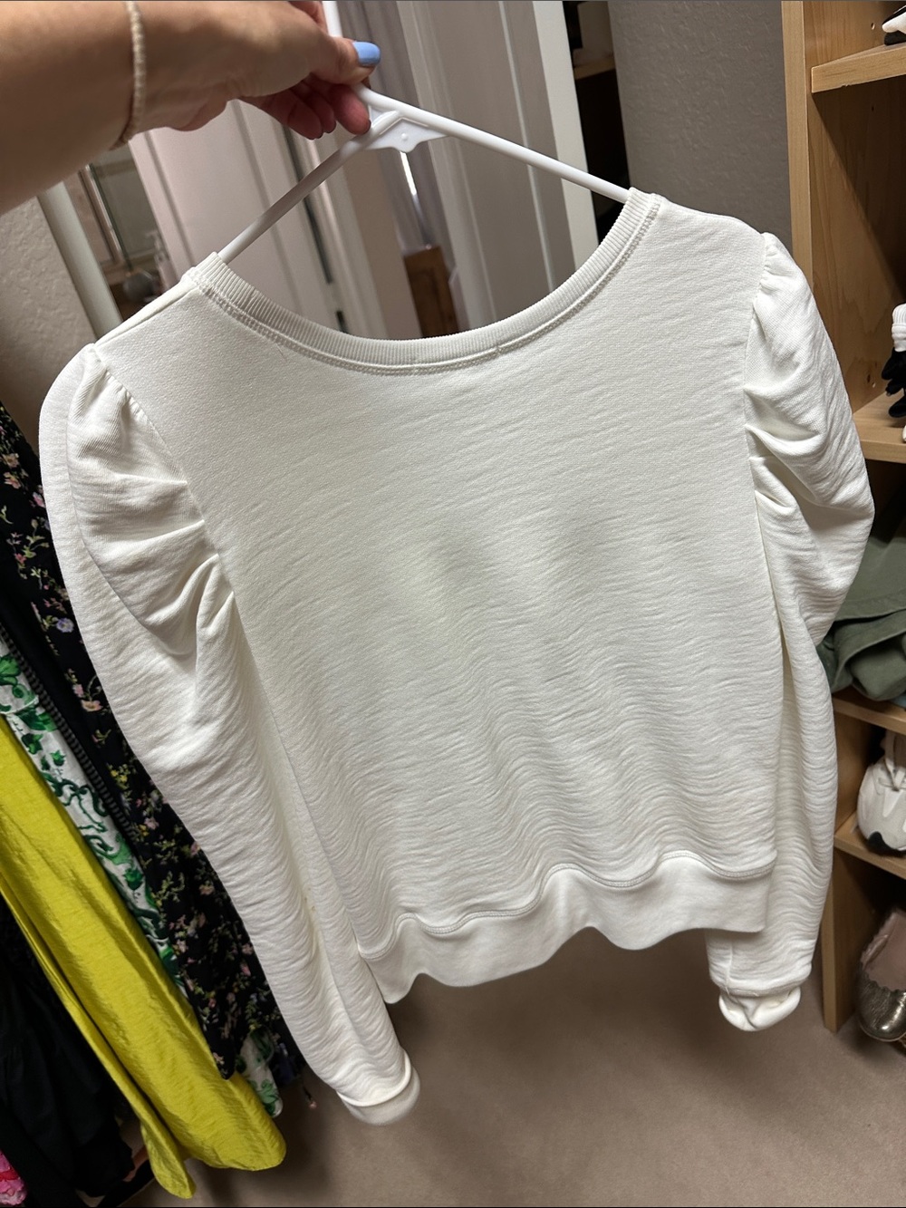 Leallo Cream Puff-Sleeve Crewneck Sweatshirt - Picture 3 of 3